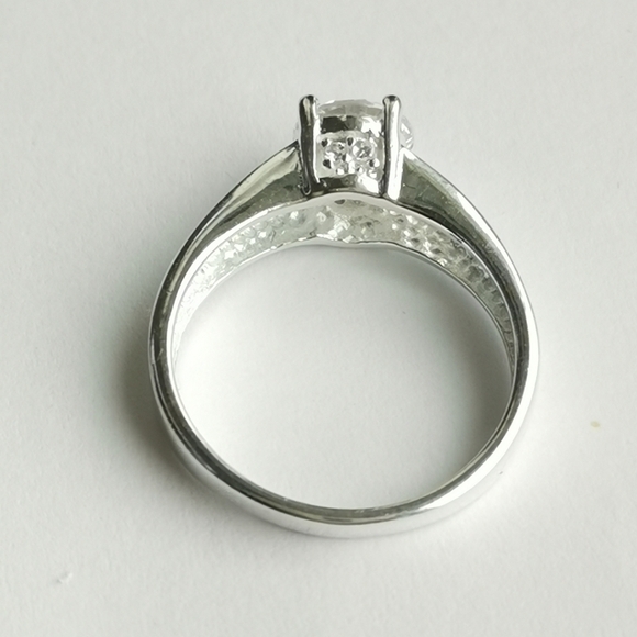 CZ Solitaire Engagement ring size 8 🆕 - Picture 5 of 6